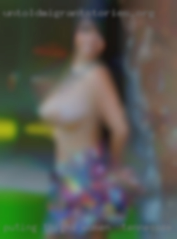 Puting thighs of girl on shoulder women in Tennessee.